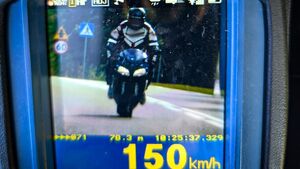 Jechał motocyklem 150 km/h w Dąbrowie Białostockiej. Stracił prawo jazdy