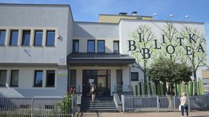 Książki wyszły z biblioteki na ściany. Nowy mural zdobi Filię nr 9