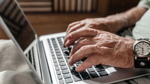 Seniorzy mogą skorzystać z bezpłatnych porad. Pomoc czeka w Białymstoku