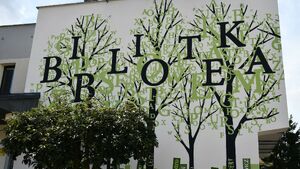 „Literacki Las” już jest. Mural zdobi bibliotekę przy Gajowej