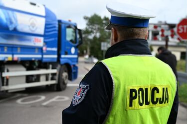 Prawie 400 wykroczeń na przejazdach kolejowych. Policja podsumowała działania