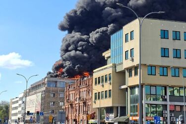 Pożar na skrzyżowaniu Jagienki i Sienkiewicza. Trwa dogaszanie