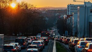 Pakunek na cysternie z olejem napędowym. Policja zabezpiecza bocznicę