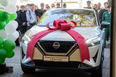 Nissan trafił do ZST. Przyszli mechanicy dostali nowoczesne auto do nauki