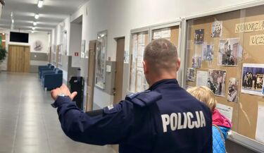 Patrole przy szkołach. Policja reaguje na doniesienia o „krwawym piątku”