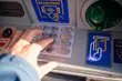 Miał wypłacić pieniądze dla brata. Zamiast tego zniszczył bankomat