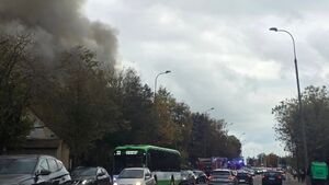 Pożar pustostanu na Białostoczku. Zamknięty pas ruchu