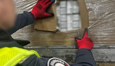 Kontrabanda za 8,5 mln zł. Ciężarówkę zatrzymano na trasie S61
