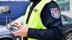 1500 zł mandatu za wyprzedzanie na pasach. Policja używa drona