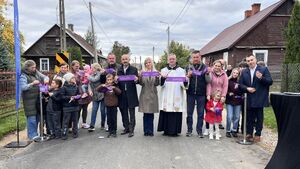 Koniec z nierównym brukiem w Mińcach. Gmina Choroszcz wyremontowała drogę