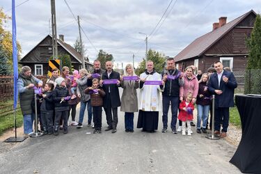 Koniec z nierównym brukiem w Mińcach. Gmina Choroszcz wyremontowała drogę