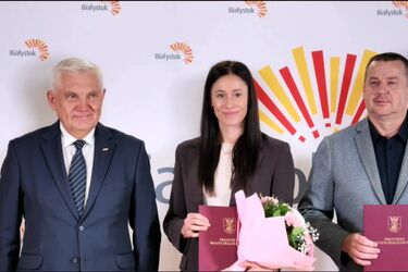 Natalia Bukowiecka i jej trener z nagrodami od prezydenta