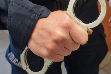 Miał popchnąć i kopnąć komornika. Bielszczanin trafił do policyjnej celi