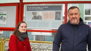 Historia Białegostoku na przystankach. Odsłonięto kolejną tablicę