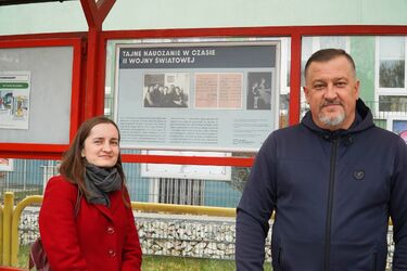 Historia Białegostoku na przystankach. Odsłonięto kolejną tablicę