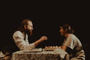 Spektakl "Forest Road 8995" Darii Holovchanskiej i Marcina Tomkiela