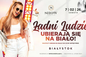 Ładni ludzie ubierają się na biało