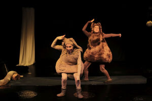 Spektakl familijny "Krótki poradnik hodowcy słonecznych zajączków"