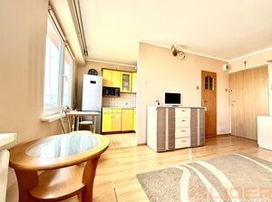 kawalerka z widokiem na miasto