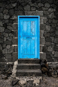 Montaż drzwi i futryn