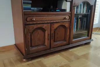 Sprzedam komodę drewnianą RTV do lekkiej renowacji