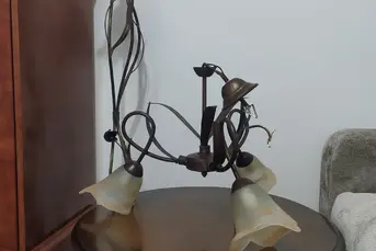 Sprzedam komplet oświetlenia (żyrandol i lampka).