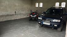 Miejsca parkingowe w garażu