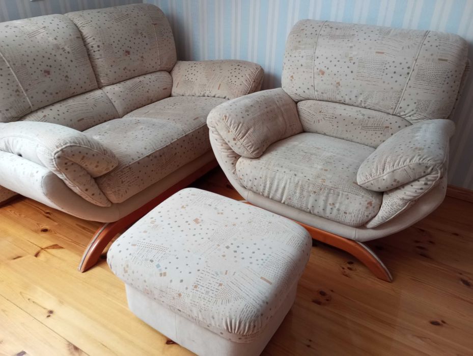 Komplet mebli: sofa, fotel, pufa