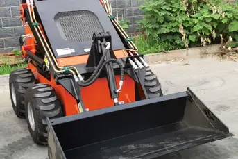 MiniŁadowarka SKID STEER SKIDER W-460 Model 2025 f