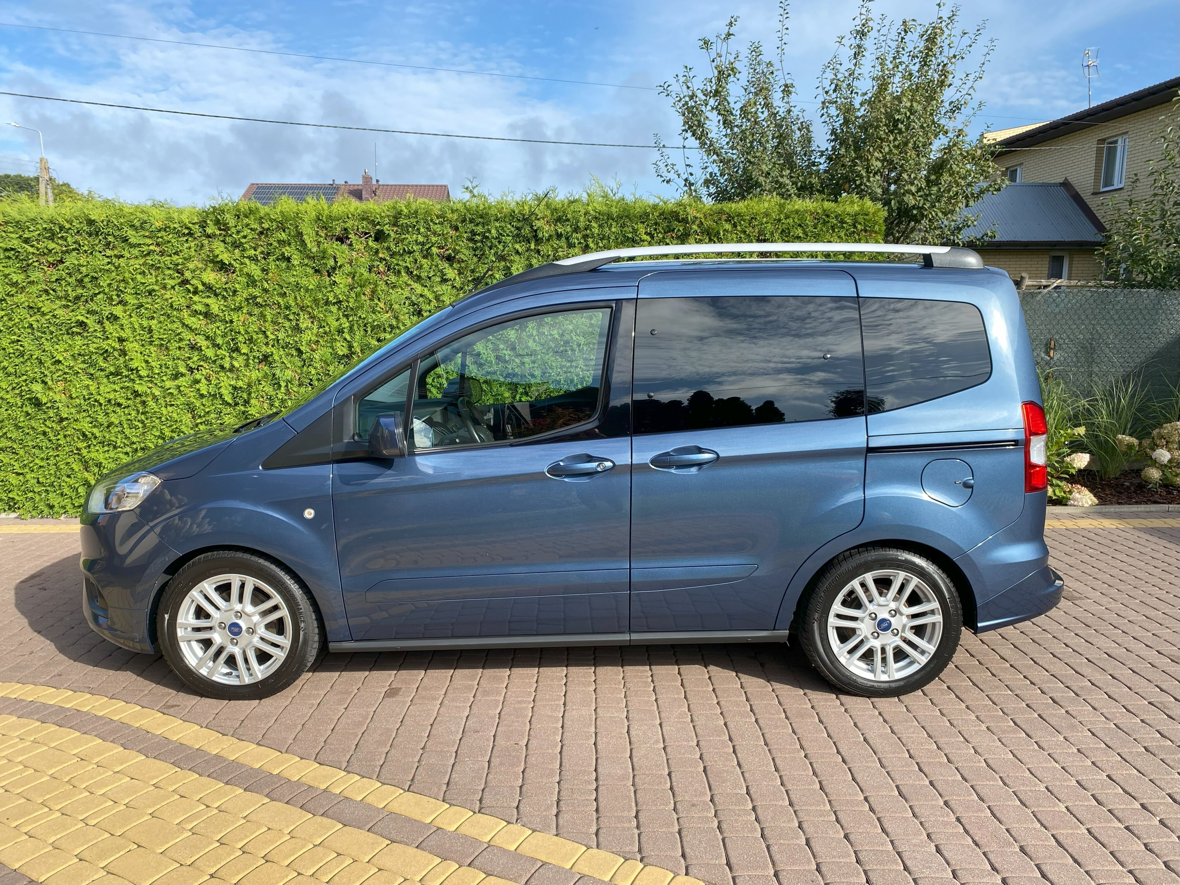 Ford Tourneo Courier 1.5 1,5 TDCi 100KM Titanium 