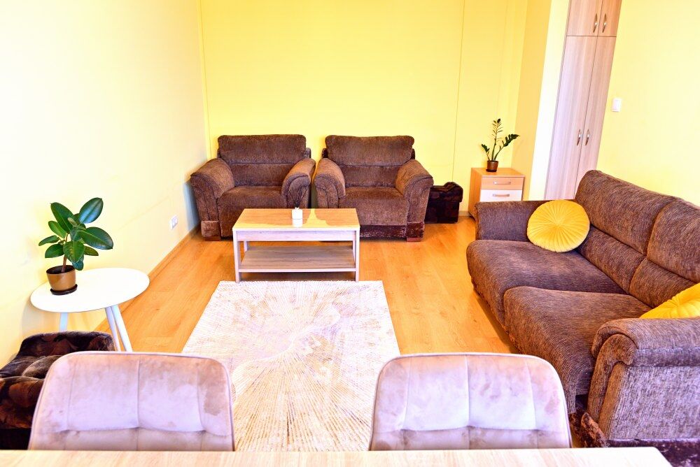 Jasne, przestrzenne 2-pokojowe w apartamentowcu