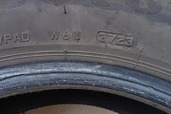 KOMPLET OPON ZIMOWYCH 185/65 R15 88 T; DOT 3723