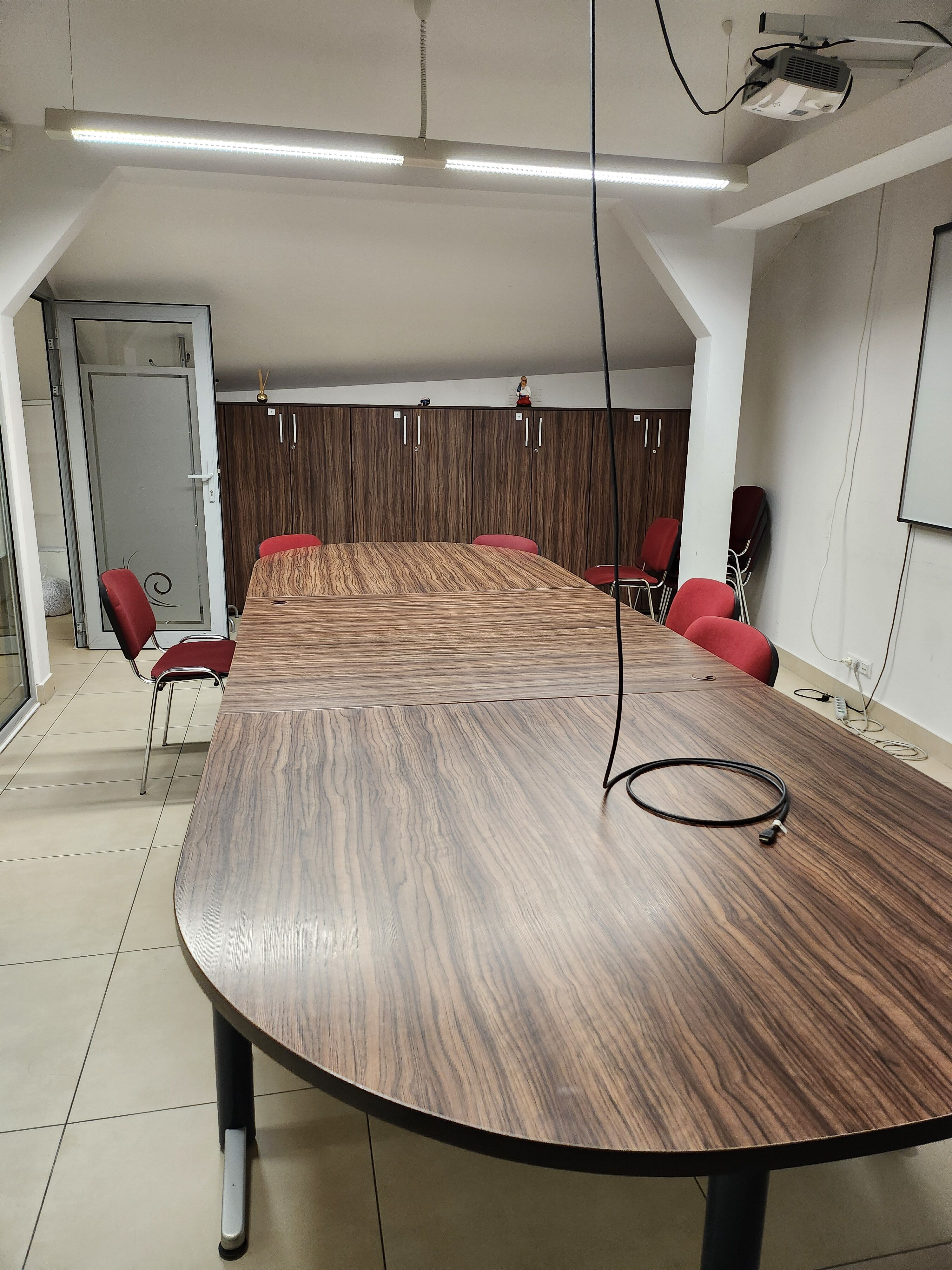 wynajmę lokal użytkowy; biuro , kancelaria, gabinety itp meble biurowe w cenie