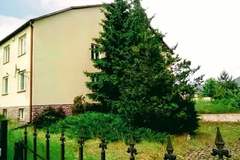 Wspaniały budynek na dużej działce 