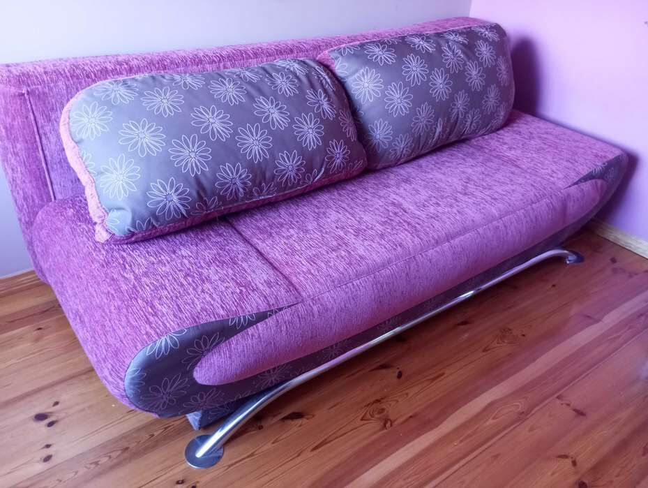 Piękna rozkładana kanapa z funkcją spania