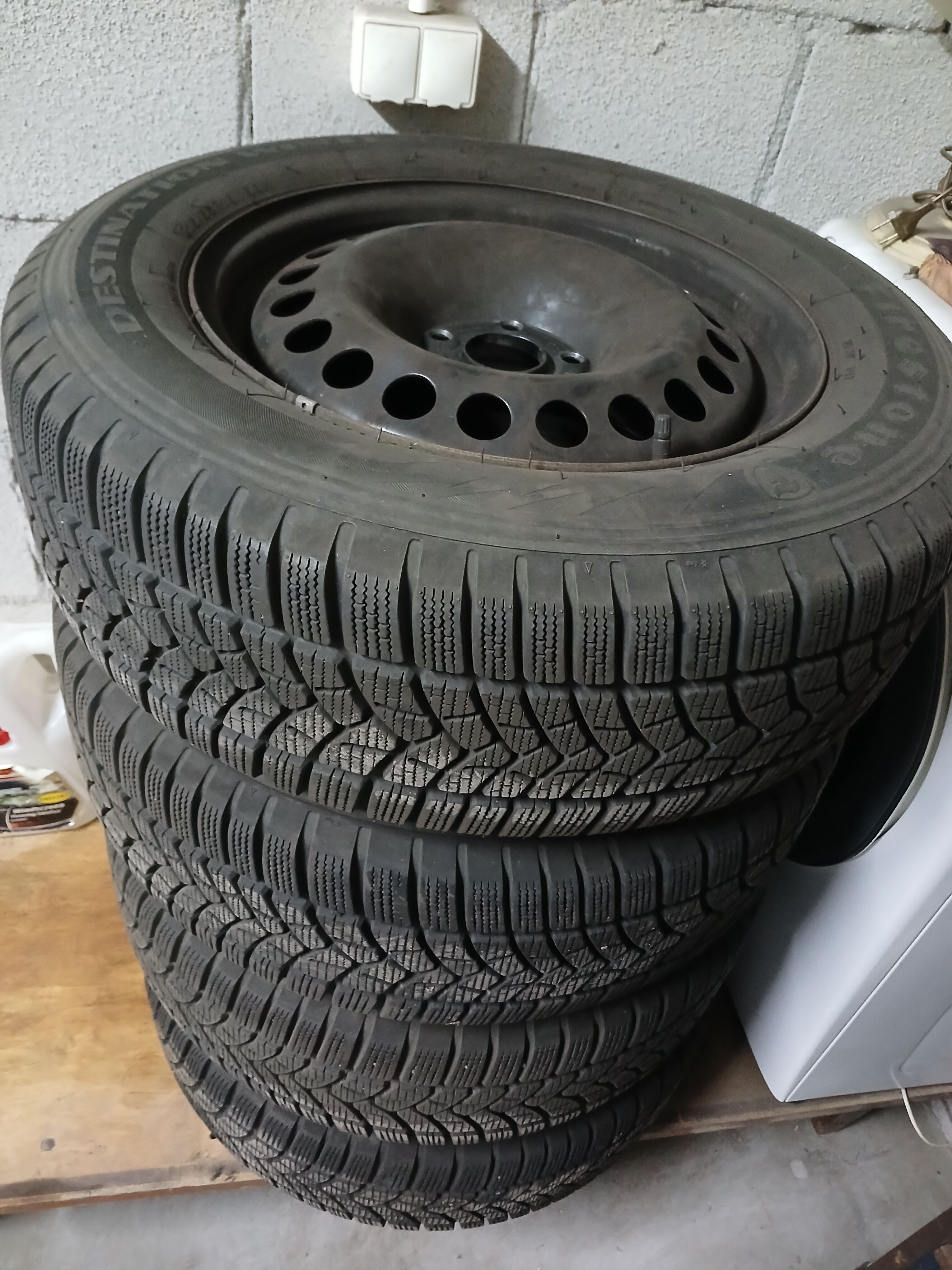 Opony Firestone Winter 215/65  R16 plus felgi