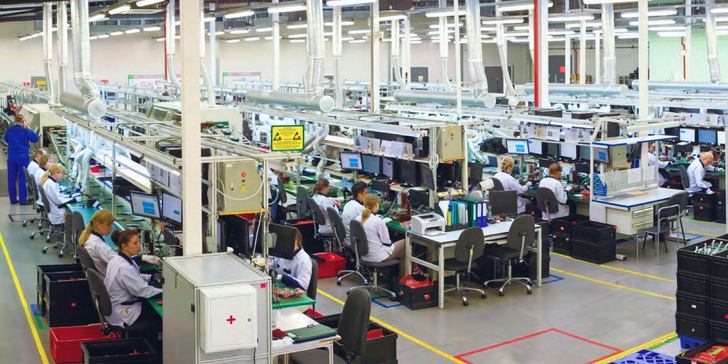 Praca na produkcji dla kobiet i mężczyzn