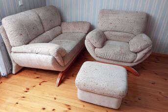 Komplet mebli: sofa, fotel, pufa