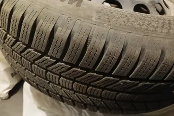 Sprzedam 4 felgi i 3 opony zimowe Continental 