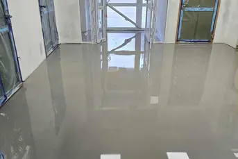 Wylewki samopoziomujące i naprawa podłoża