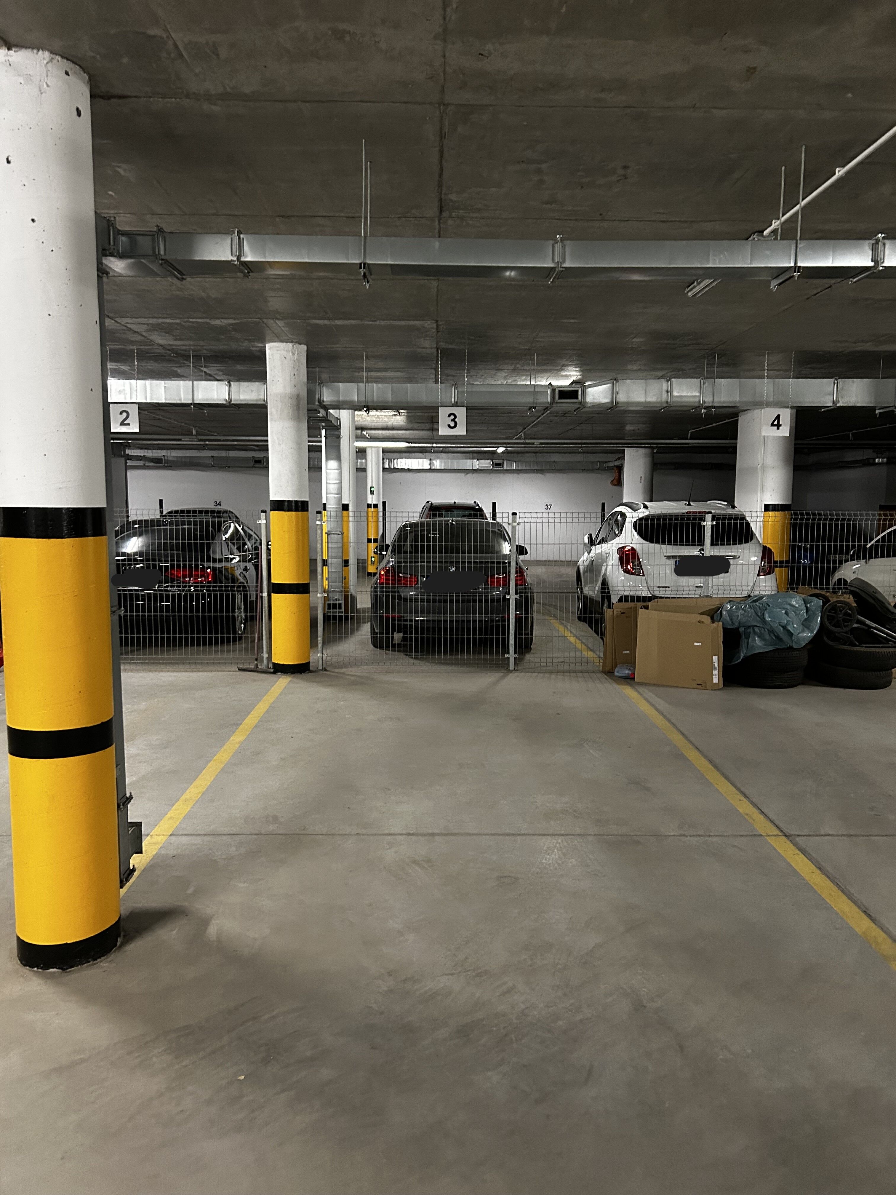 Wynajmę miejsce postojowe w hali garażowej 