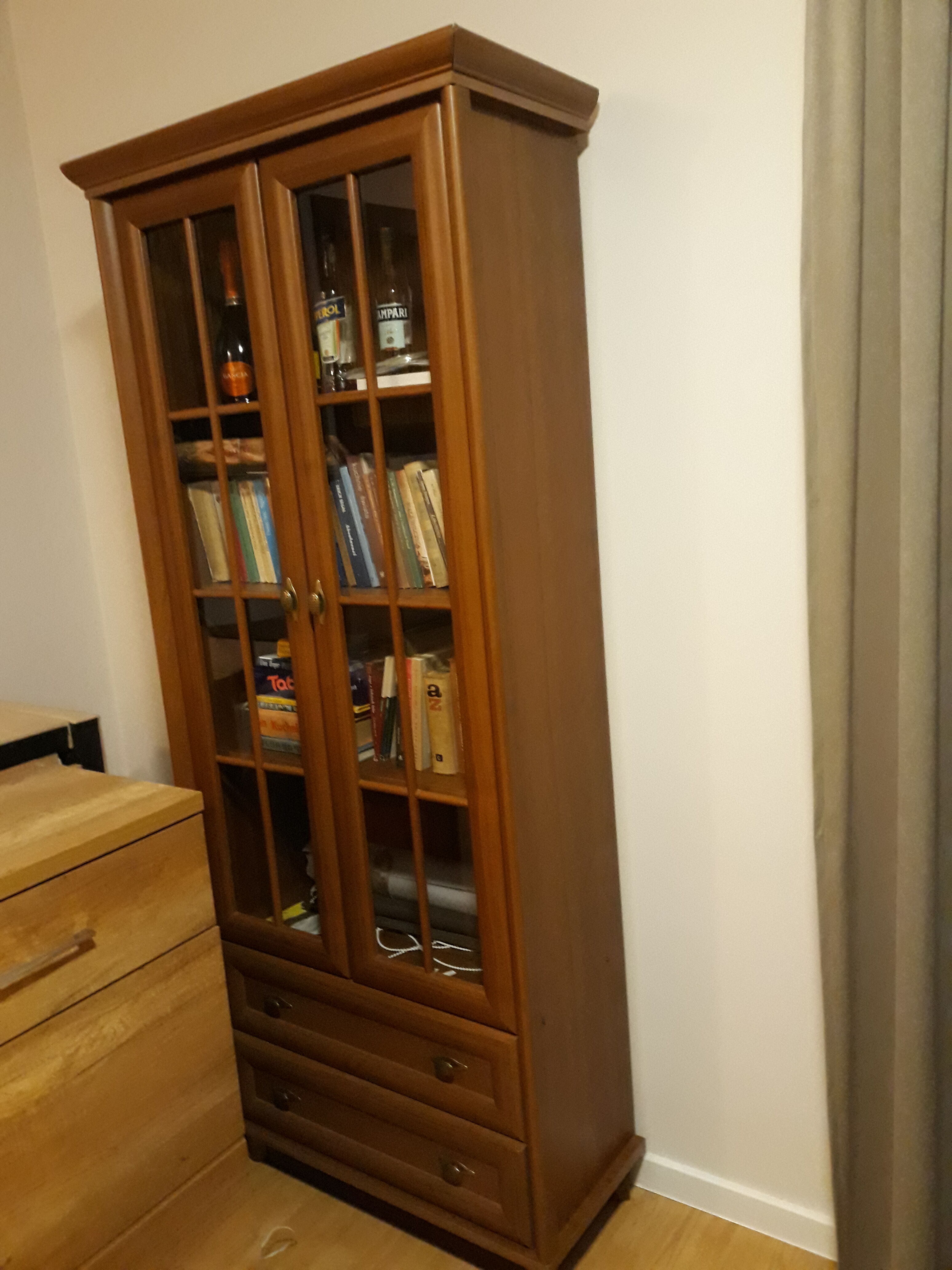 oddam komplet używanych mebli witryna, komoda