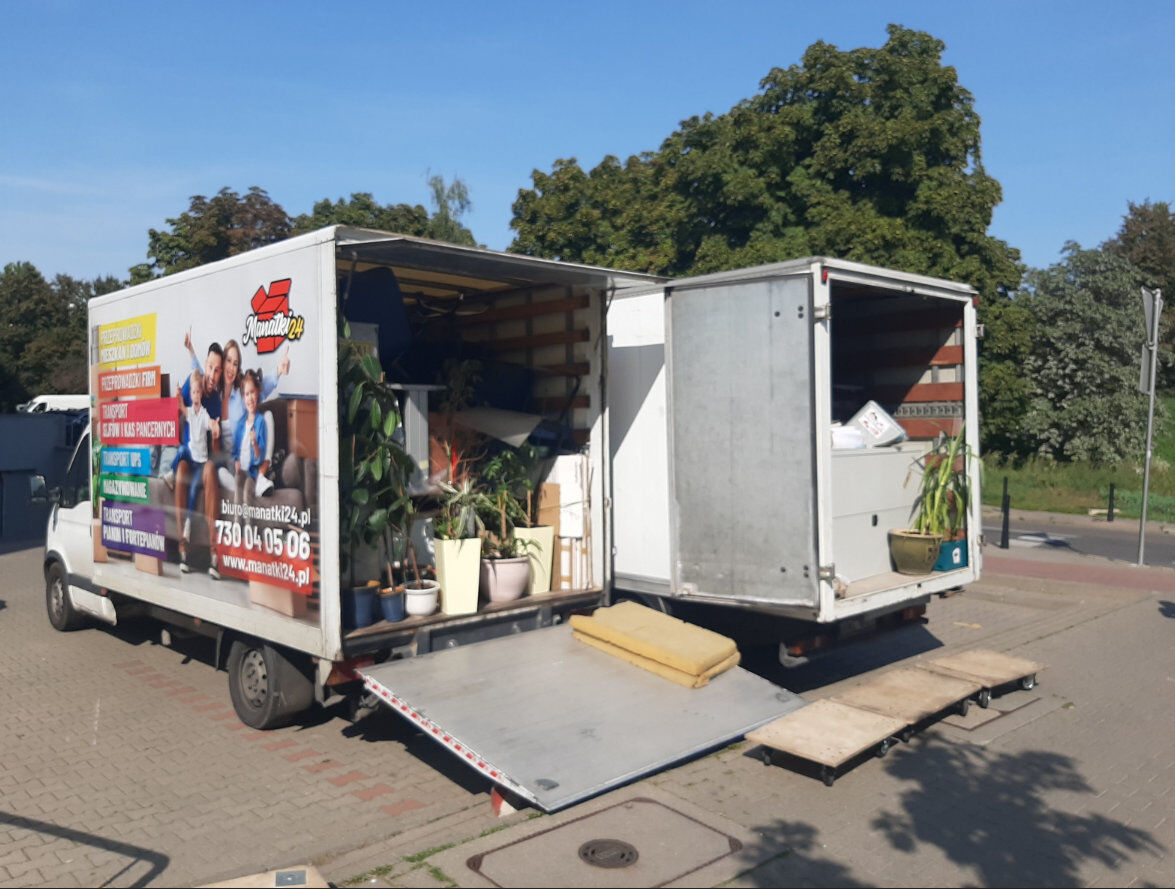 Przewóz mebli z wniesieniem i profesjonalne przeprowadzki z Manatki24