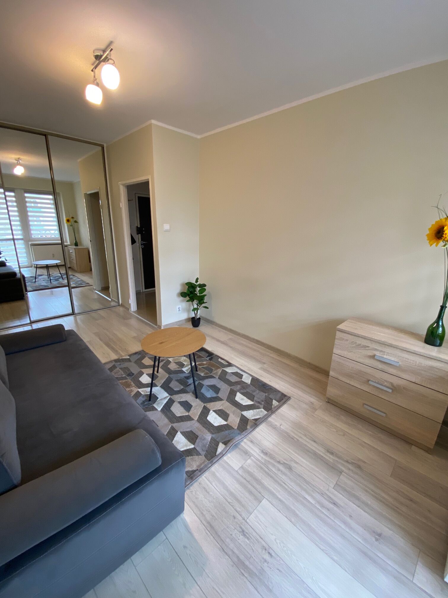 Przytulne mieszkanie Nowe Miasto kawalerka 26m2