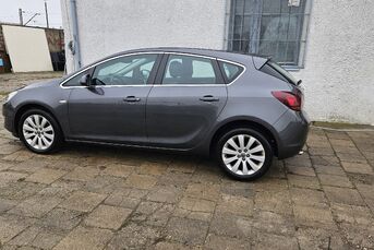 sprzedam opel astra z 2012 r. 1,4 benzyna krajowy