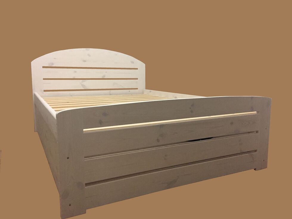 Łóżka sosnowe z stelażem