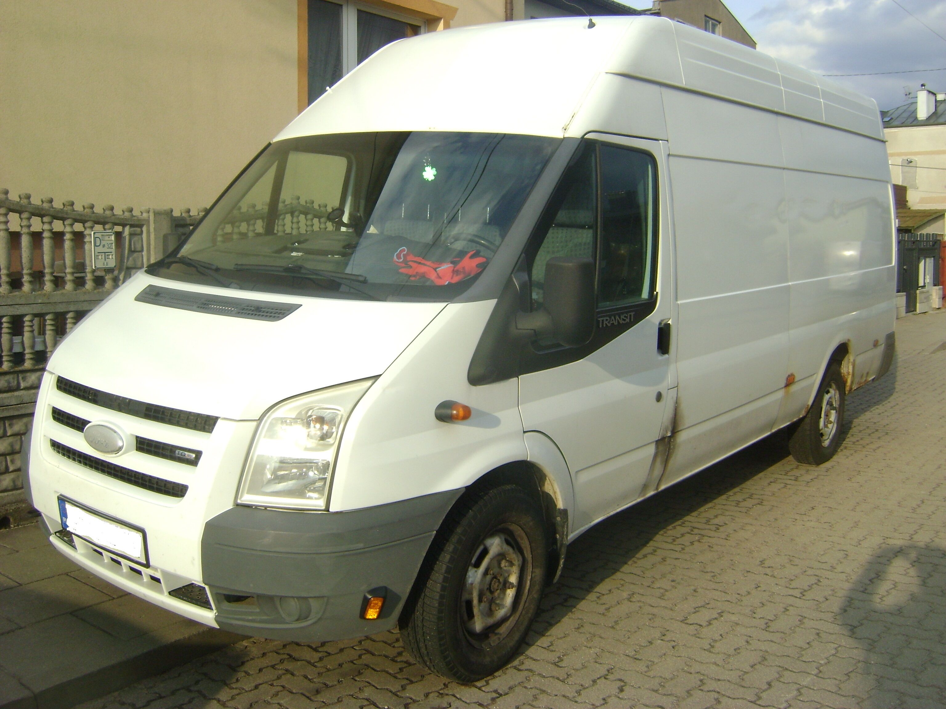 BAGAZOWKI-przeprowadzki-przewoz Mebli-AGD-rzeczy