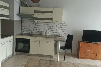 Wynajmę 2-pok mieszkanie  blisko Centrum z garażem