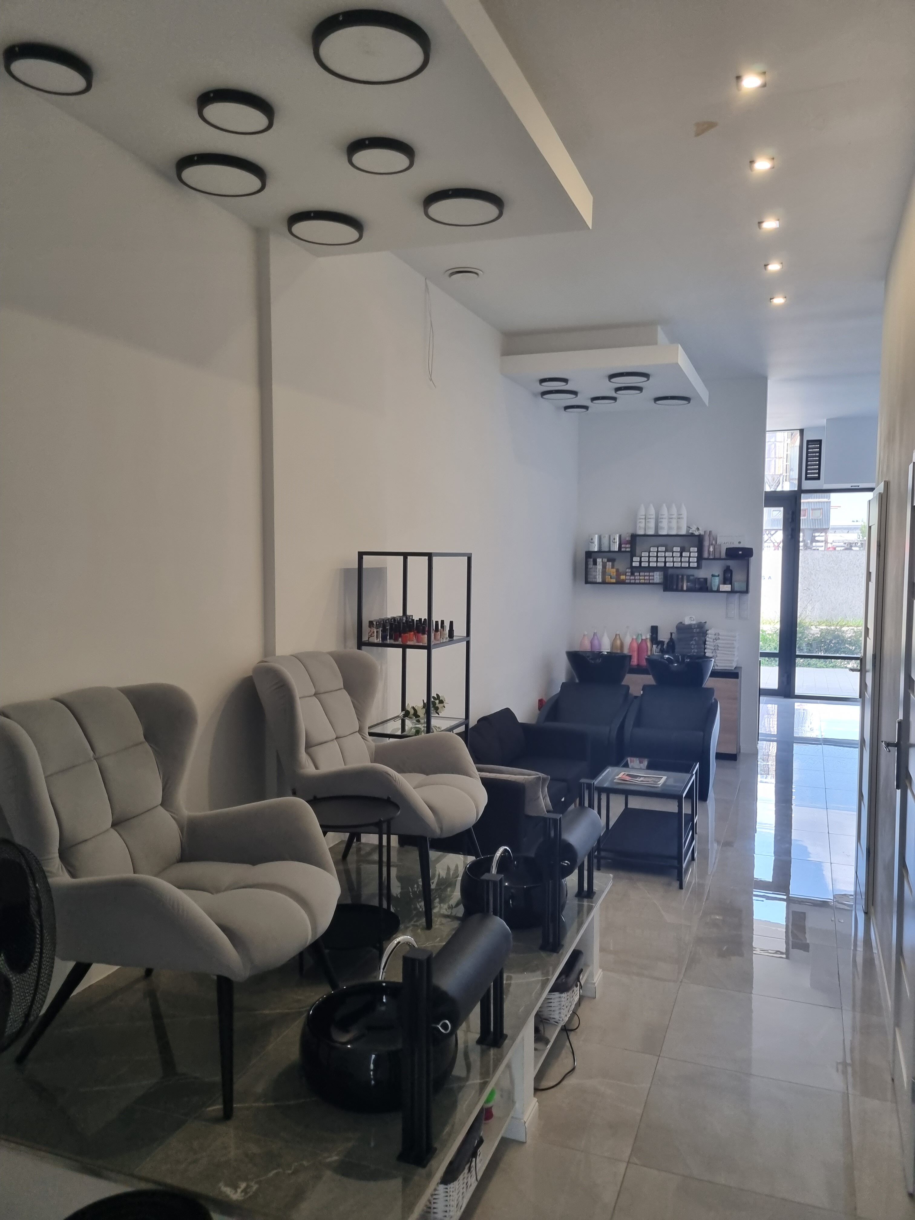 SALON FRYZJERSKO-KOSMETYCZNY poszukuje PARTNERA/PARTNERKI