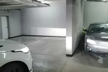 ŚW. JERZEGO 51, miejsce postojowe sprzedam